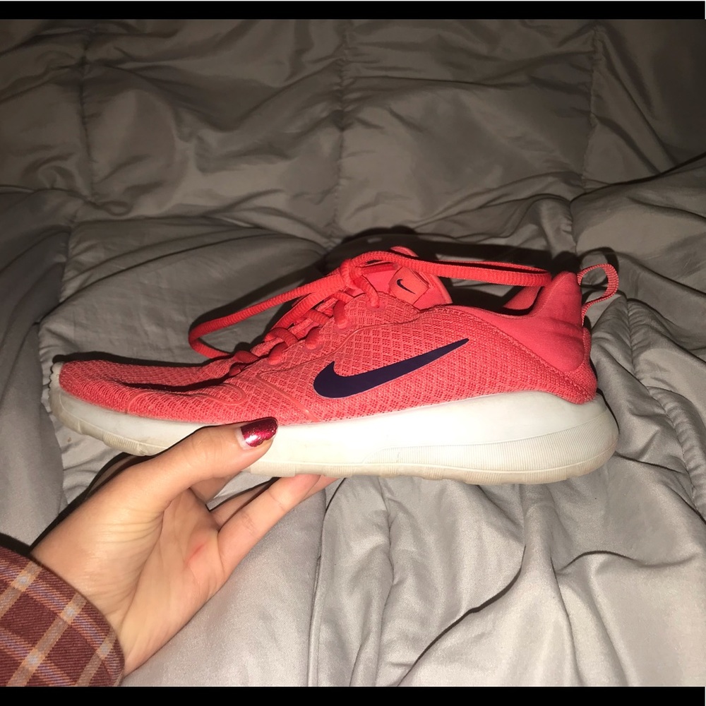 • Nike Roshe •